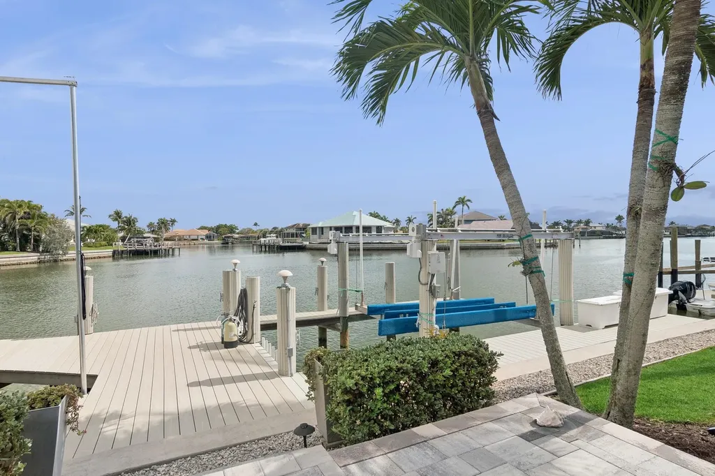 Marco Island FL, 335 Nassau Court