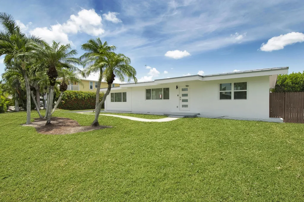 119 Tahiti Street Naples FL 34113