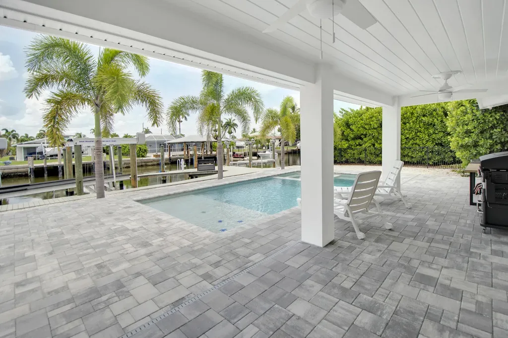 119 Tahiti Street Naples FL 34113