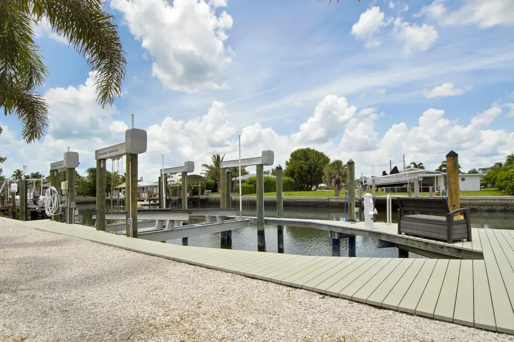 119 Tahiti Street Naples FL 34113