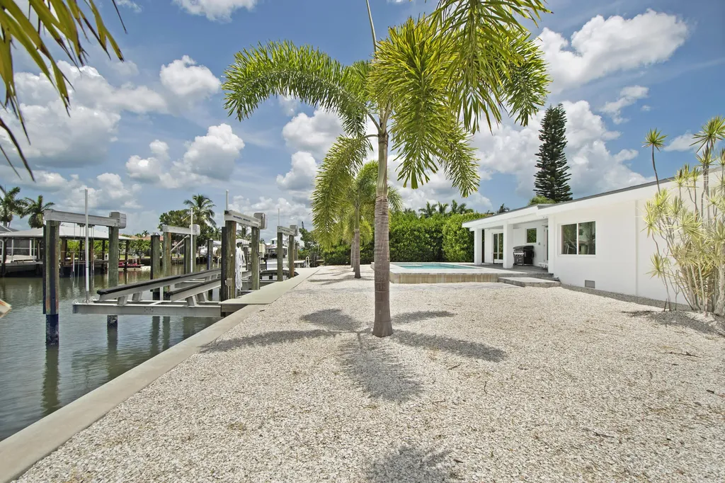 119 Tahiti Street Naples FL 34113