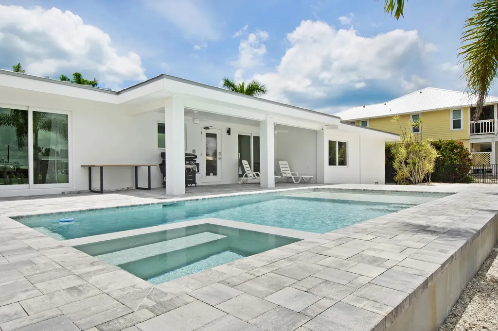 119 Tahiti Street Naples FL 34113