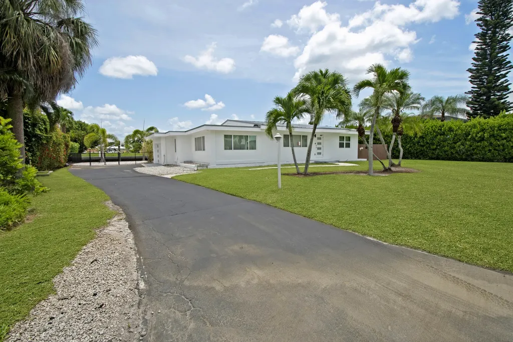 119 Tahiti Street Naples FL 34113