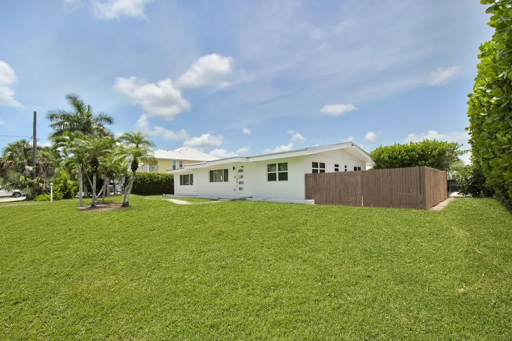 119 Tahiti Street Naples FL 34113