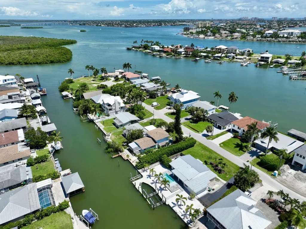 119 Tahiti Street Naples FL 34113