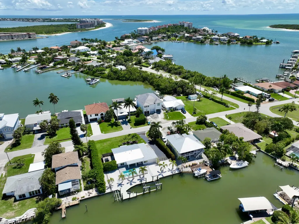 119 Tahiti Street Naples FL 34113