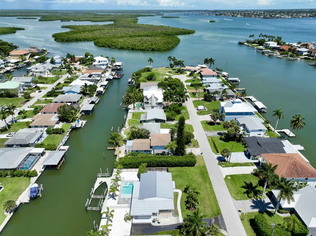 119 Tahiti Street Naples FL 34113