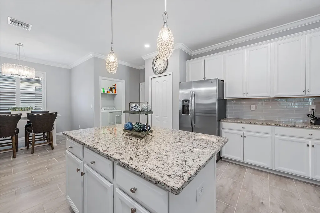 9381 Glenforest Drive Naples FL 34120