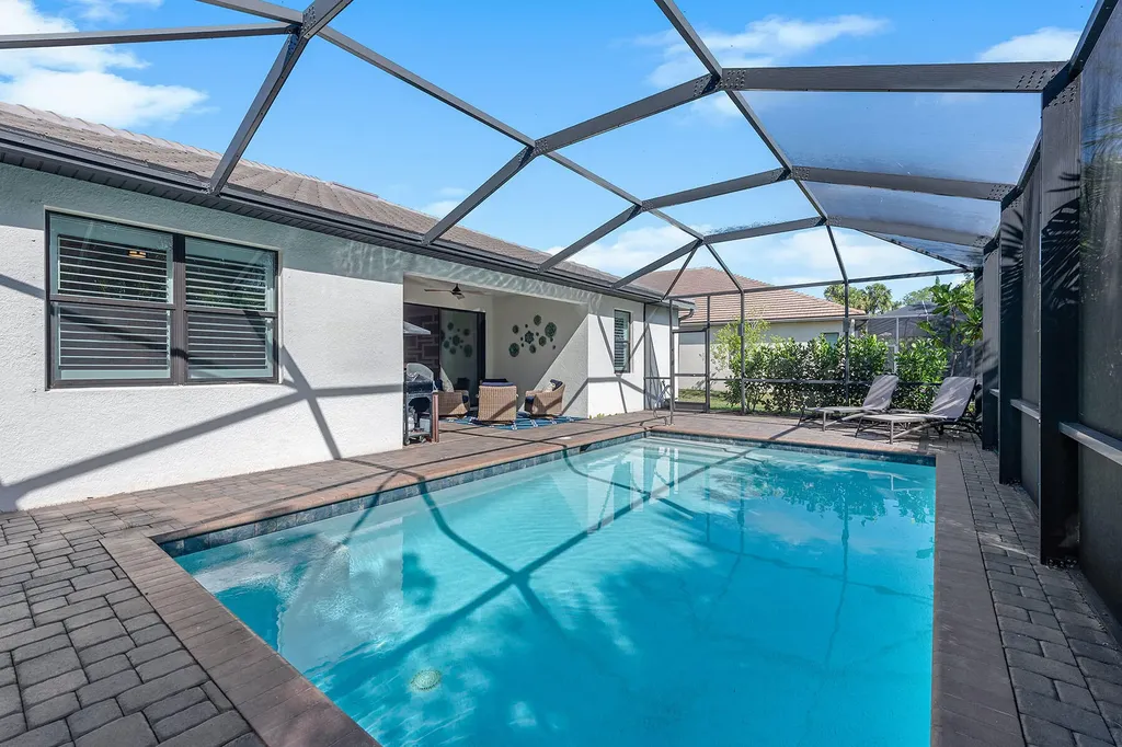 9381 Glenforest Drive Naples FL 34120