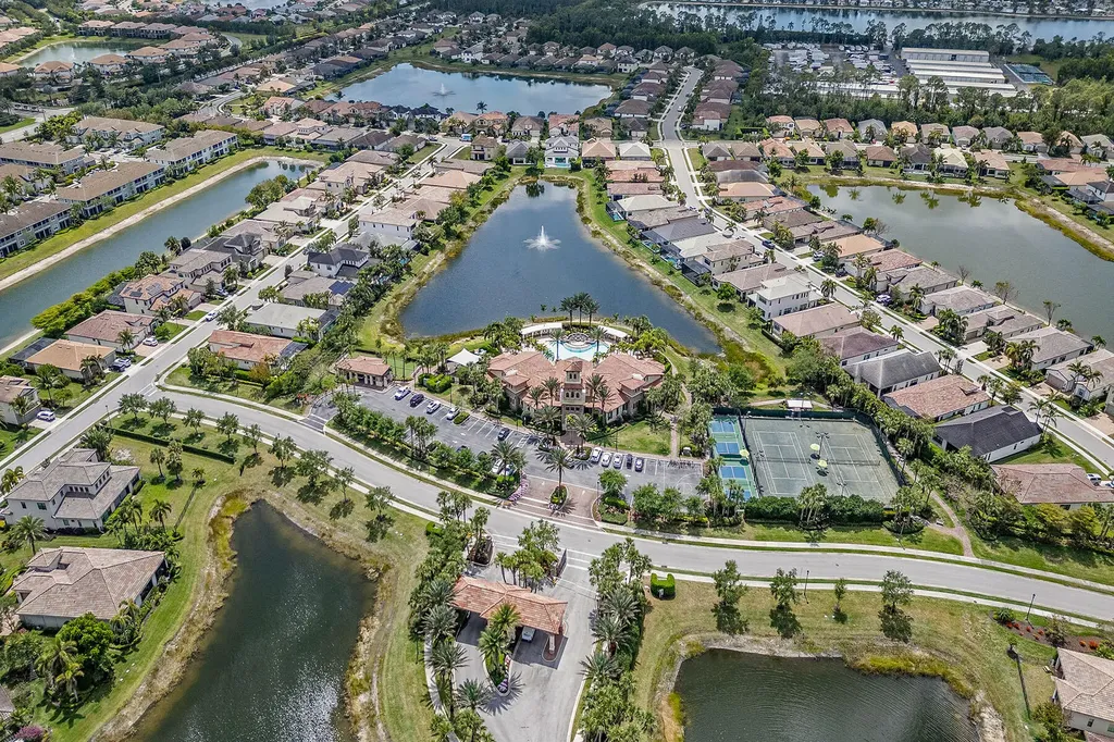 9381 Glenforest Drive Naples FL 34120