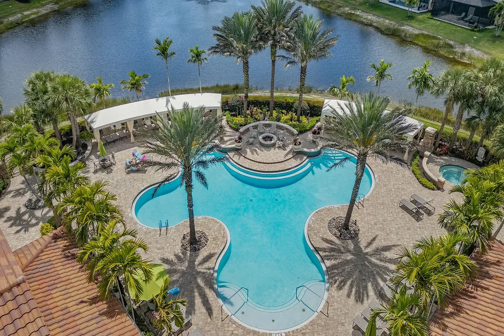 9381 Glenforest Drive Naples FL 34120