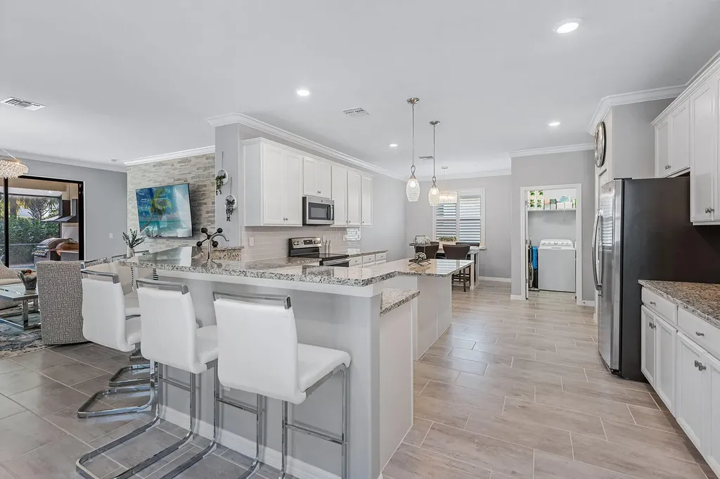 9381 Glenforest Drive Naples FL 34120