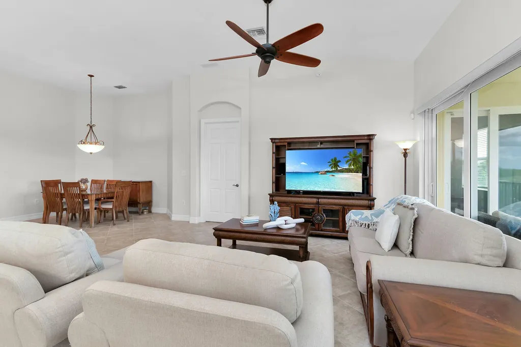 1286 Rialto Way Naples FL 34114