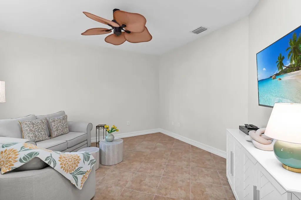 1286 Rialto Way Naples FL 34114