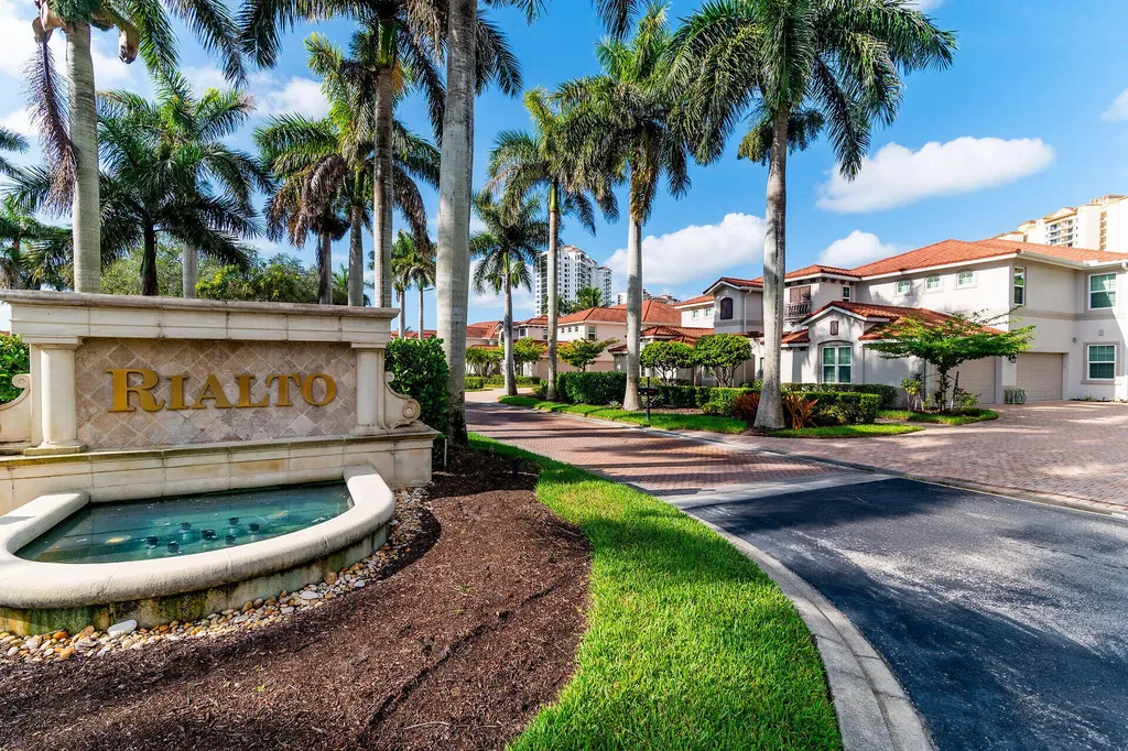1286 Rialto Way Naples FL 34114