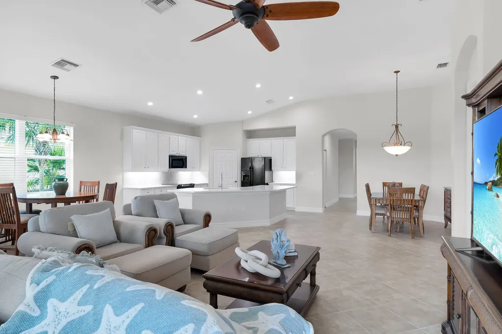 1286 Rialto Way Naples FL 34114