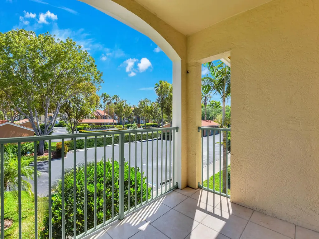 1180 Wildwood Lakes Boulevard Naples FL 34104