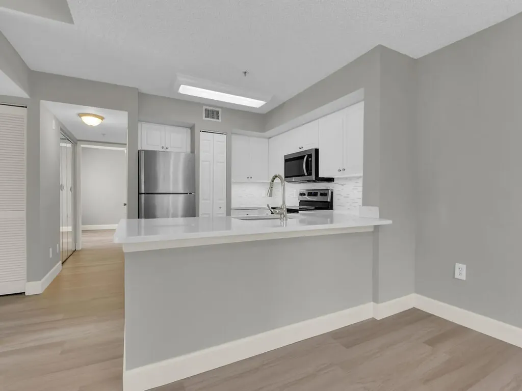 1180 Wildwood Lakes Boulevard Naples FL 34104