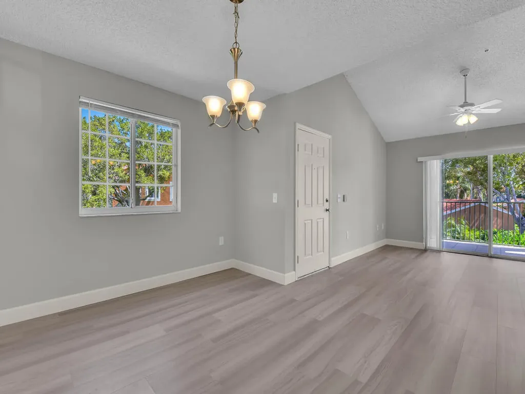 1180 Wildwood Lakes Boulevard Naples FL 34104