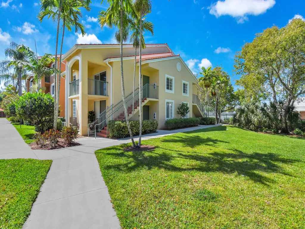 1180 Wildwood Lakes Boulevard Naples FL 34104