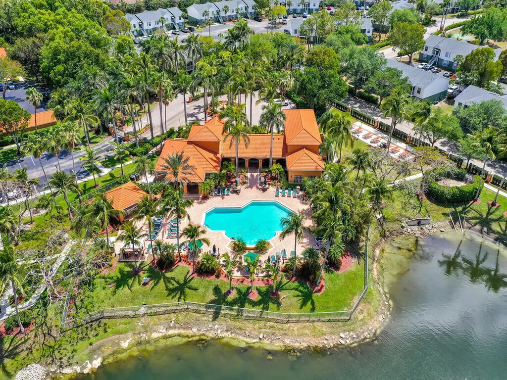 1180 Wildwood Lakes Boulevard Naples FL 34104