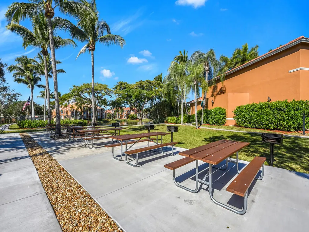 1180 Wildwood Lakes Boulevard Naples FL 34104