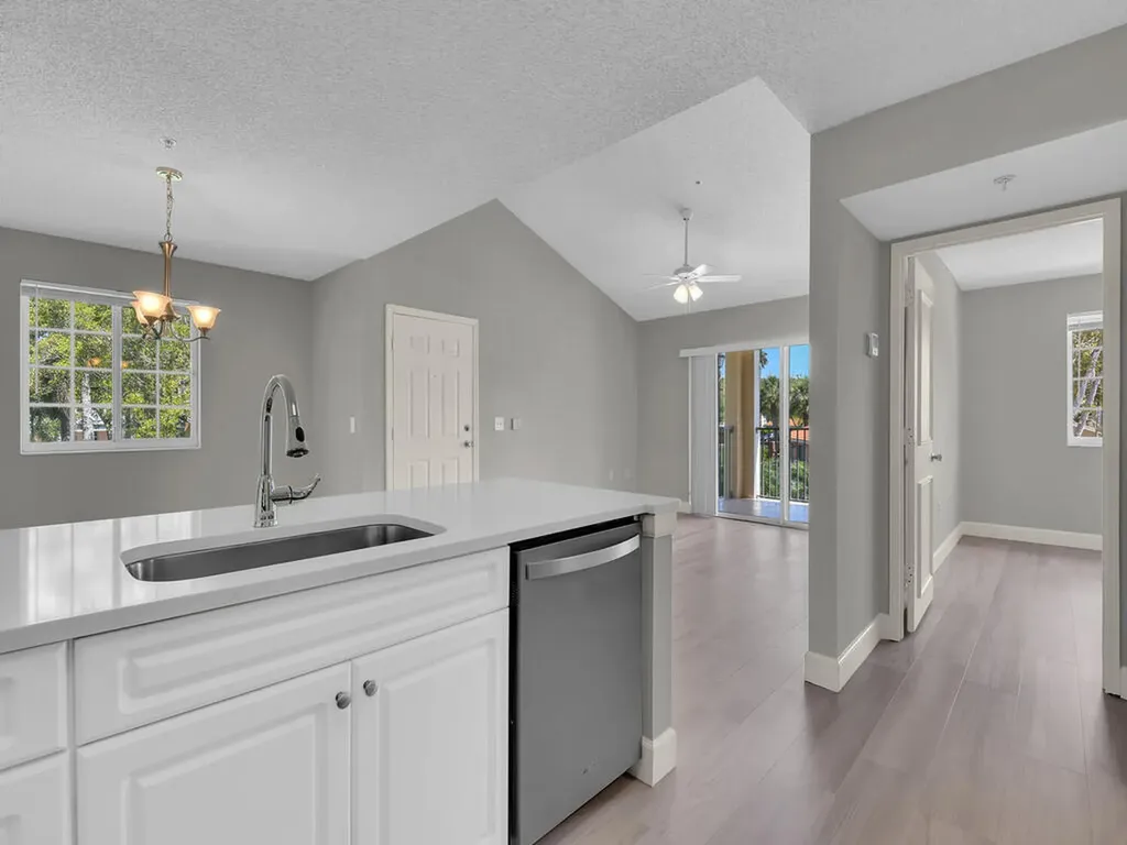 1180 Wildwood Lakes Boulevard Naples FL 34104