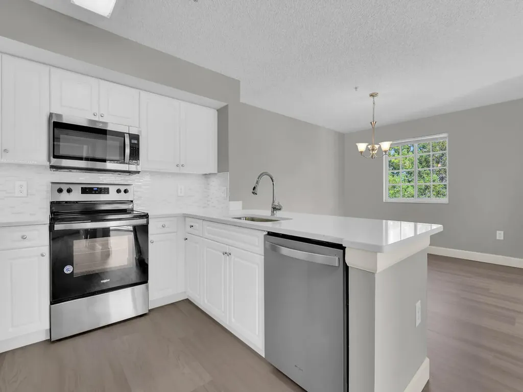 1180 Wildwood Lakes Boulevard Naples FL 34104