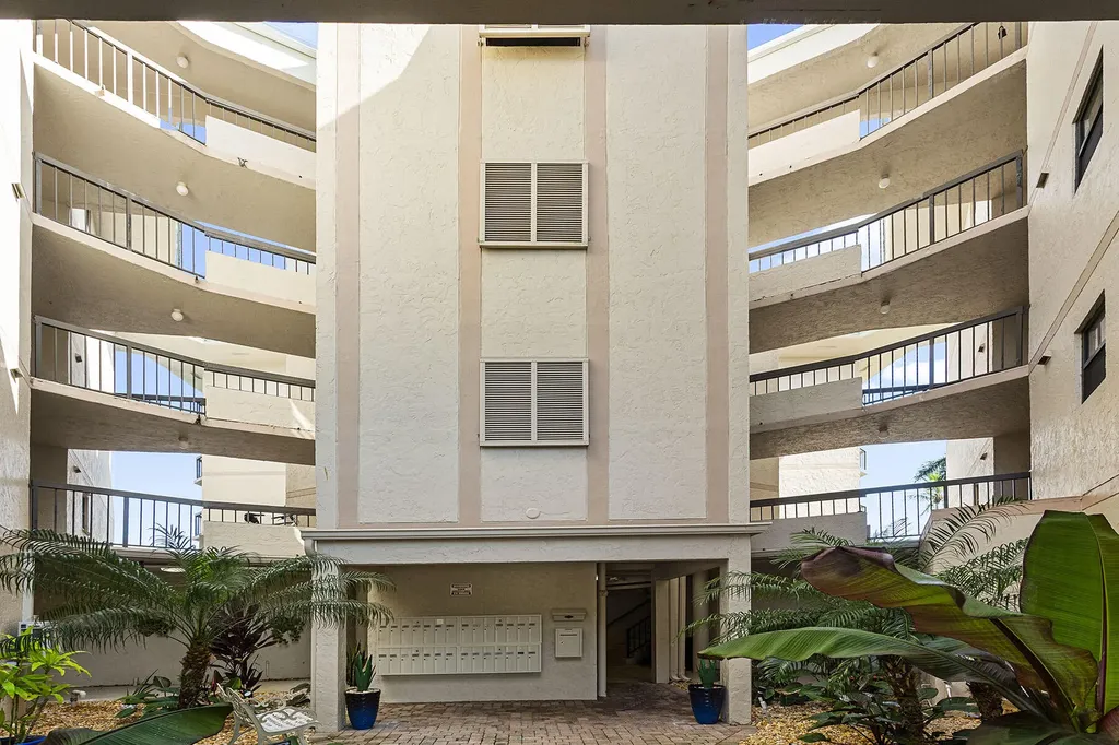 845 Collier Marco Island FL 34145