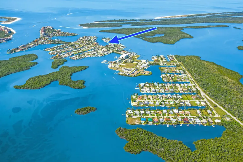 152 W Pago Pago Drive Naples FL 34113