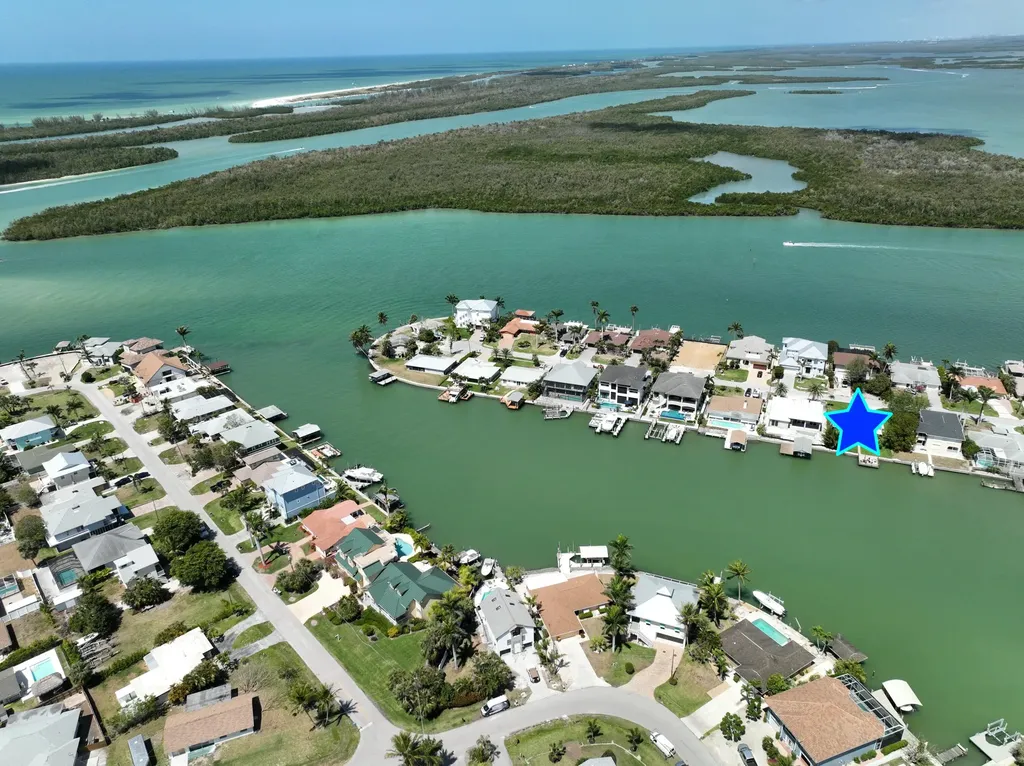 152 W Pago Pago Drive Naples FL 34113