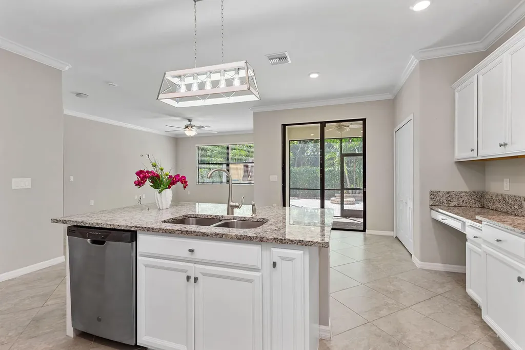 9403 Foxglove Lane Naples FL 34120