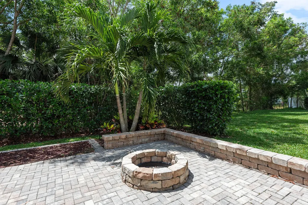 9403 Foxglove Lane Naples FL 34120