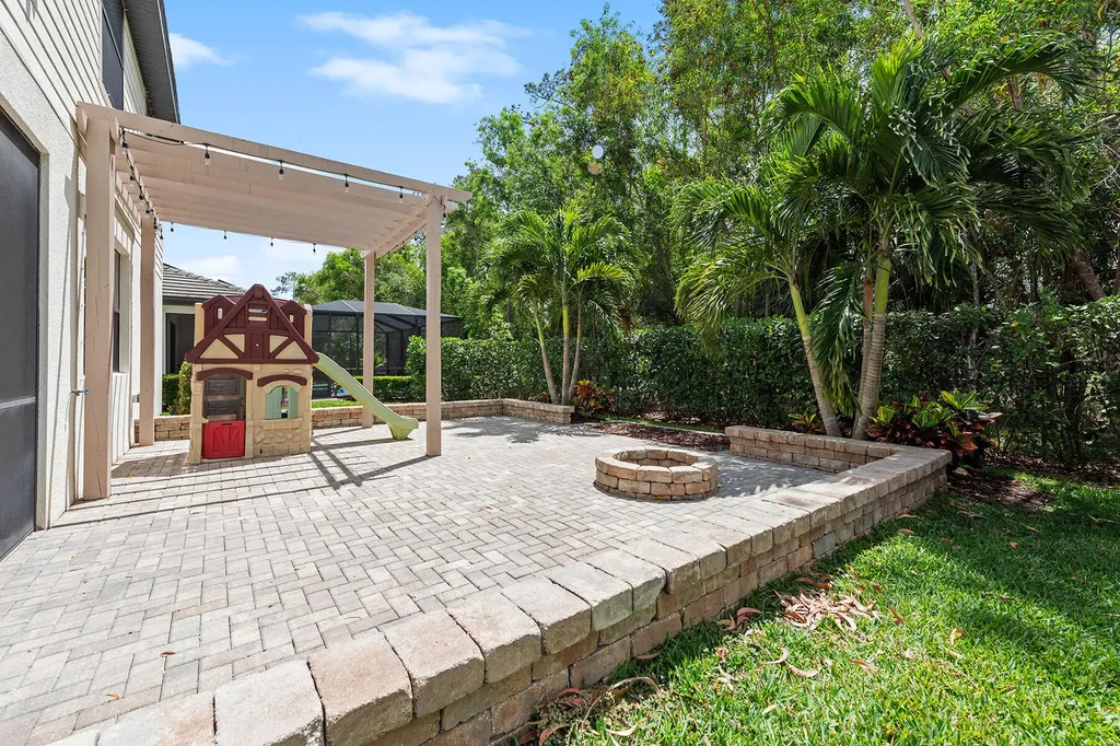 9403 Foxglove Lane Naples FL 34120