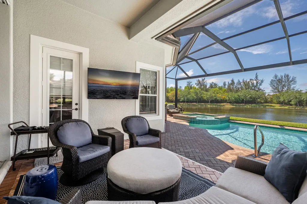 3086 Aviamar Circle Naples FL 34114