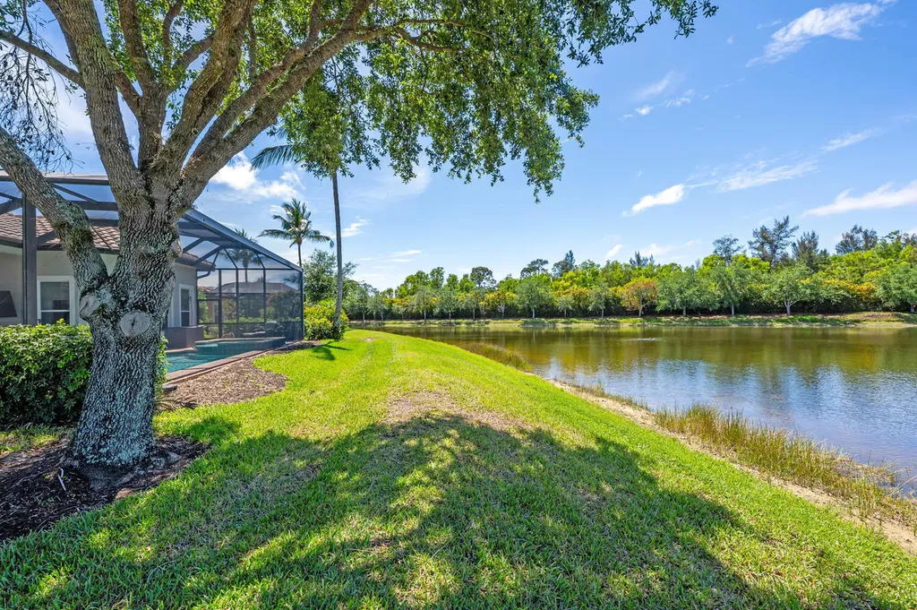 3086 Aviamar Circle Naples FL 34114