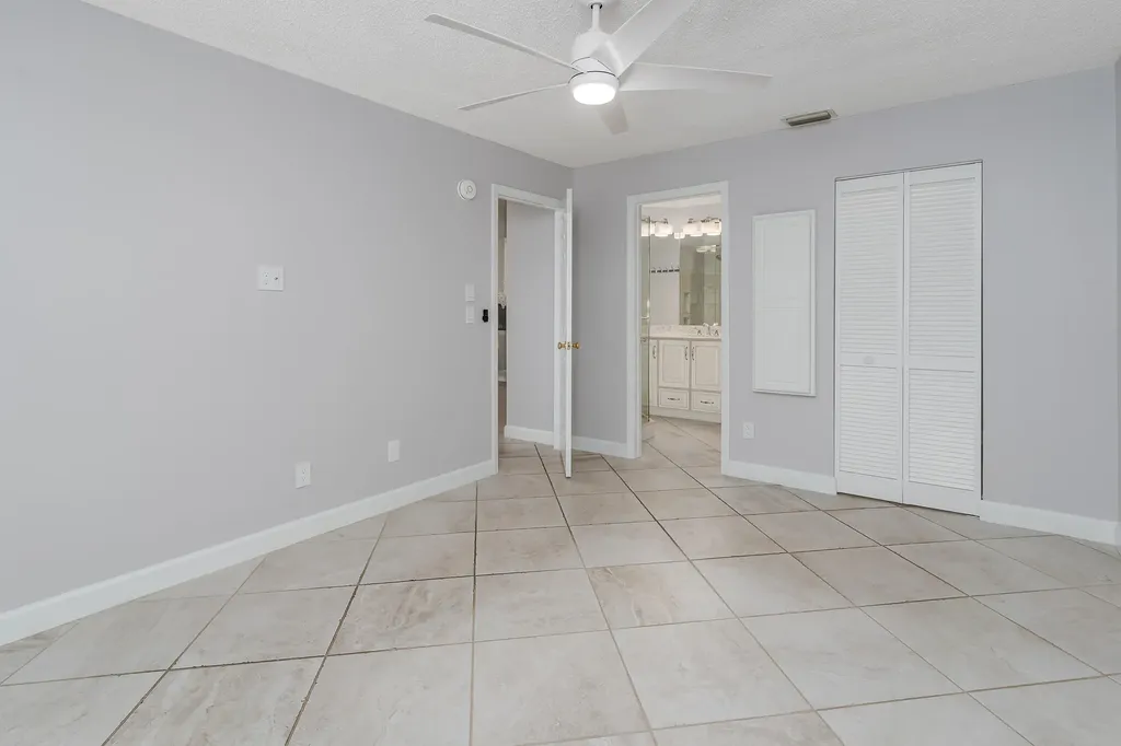 1706 Kings Lake Naples FL 34112