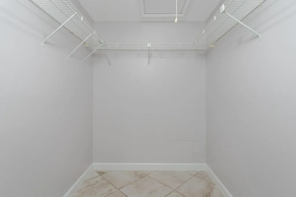 1706 Kings Lake Naples FL 34112