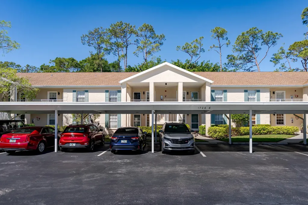 1706 Kings Lake Naples FL 34112