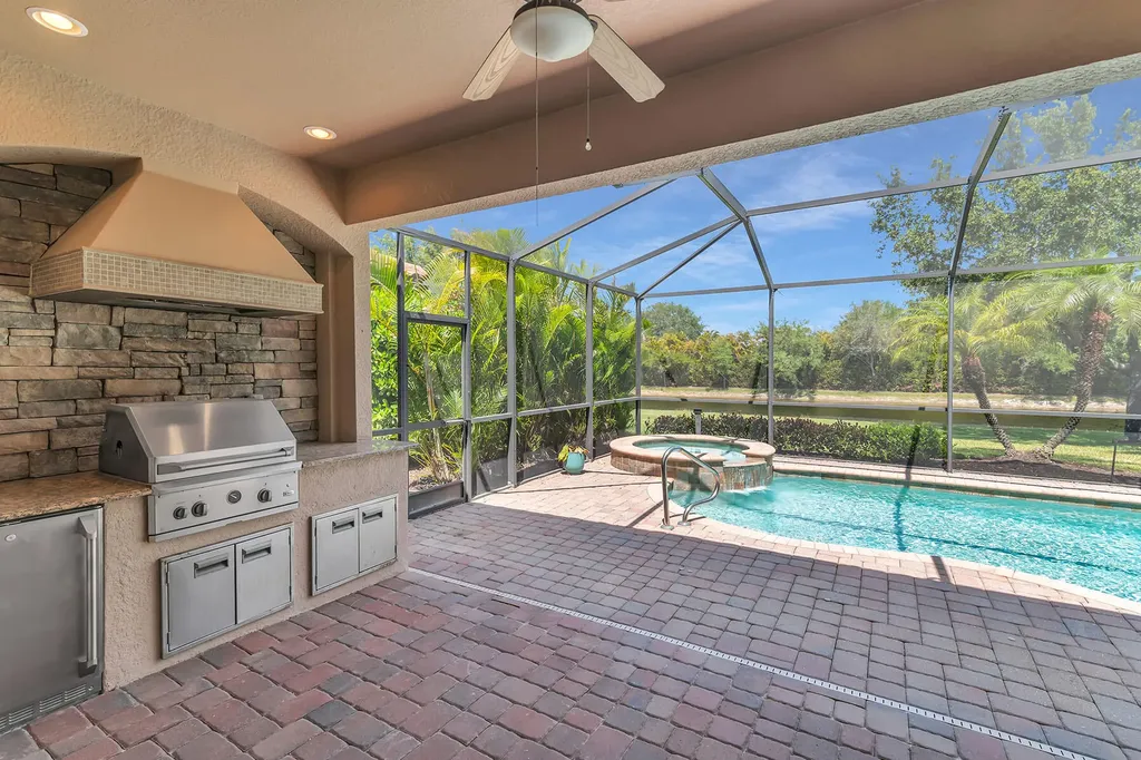 2938 Aviamar Circle Naples FL 34114