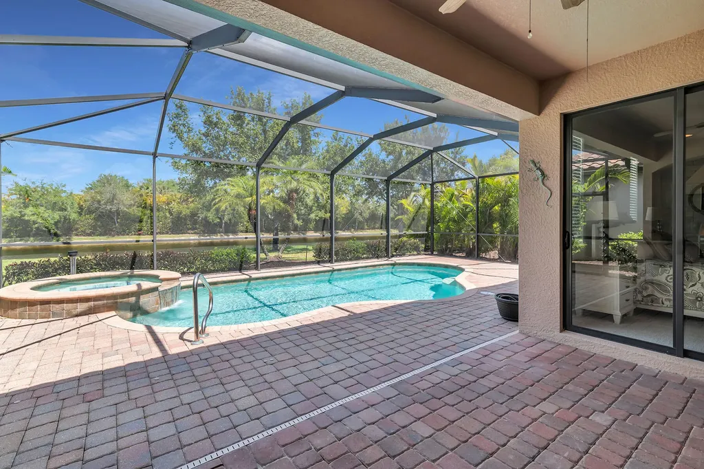 2938 Aviamar Circle Naples FL 34114