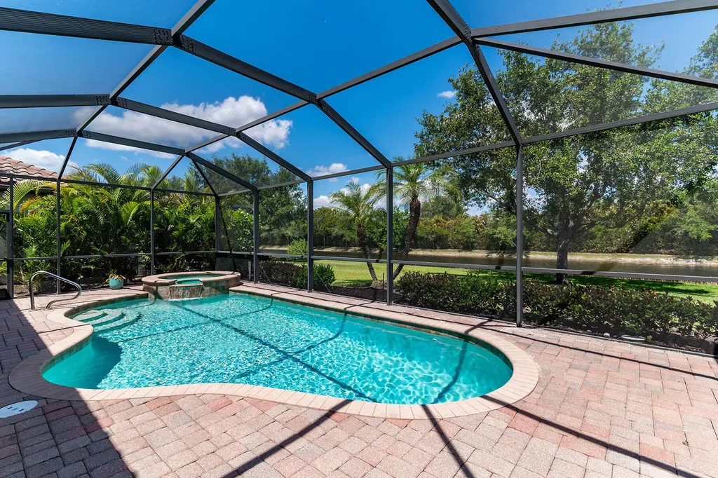 2938 Aviamar Circle Naples FL 34114