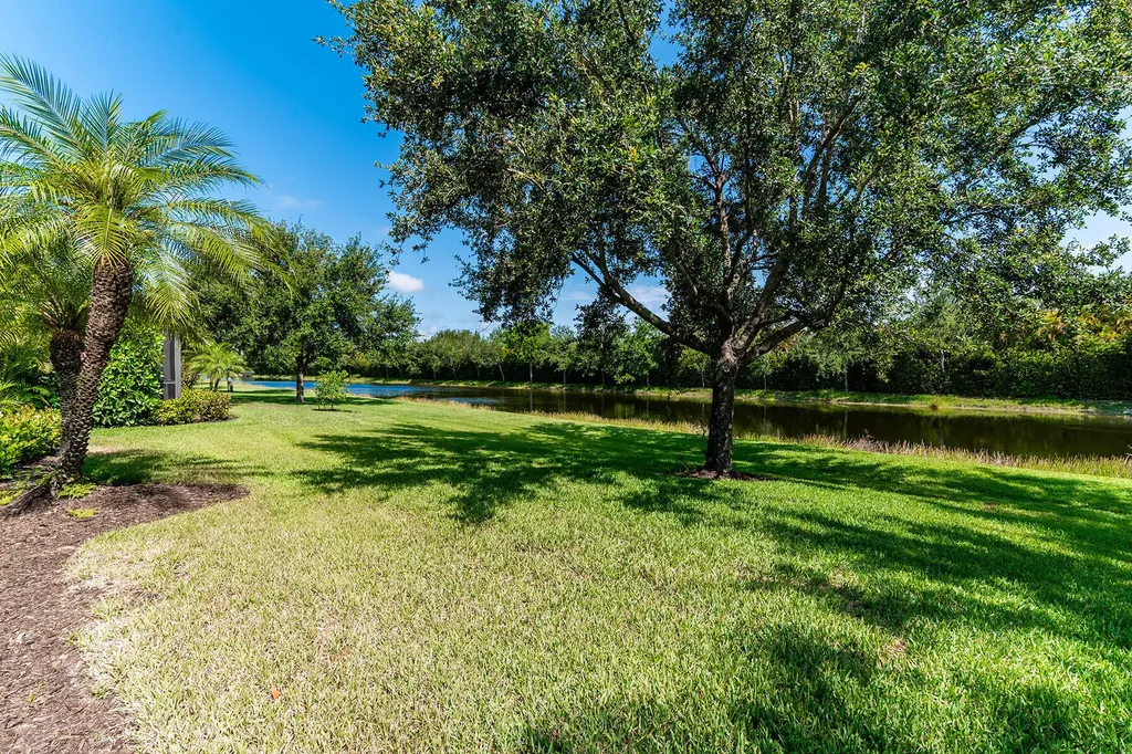 2938 Aviamar Circle Naples FL 34114