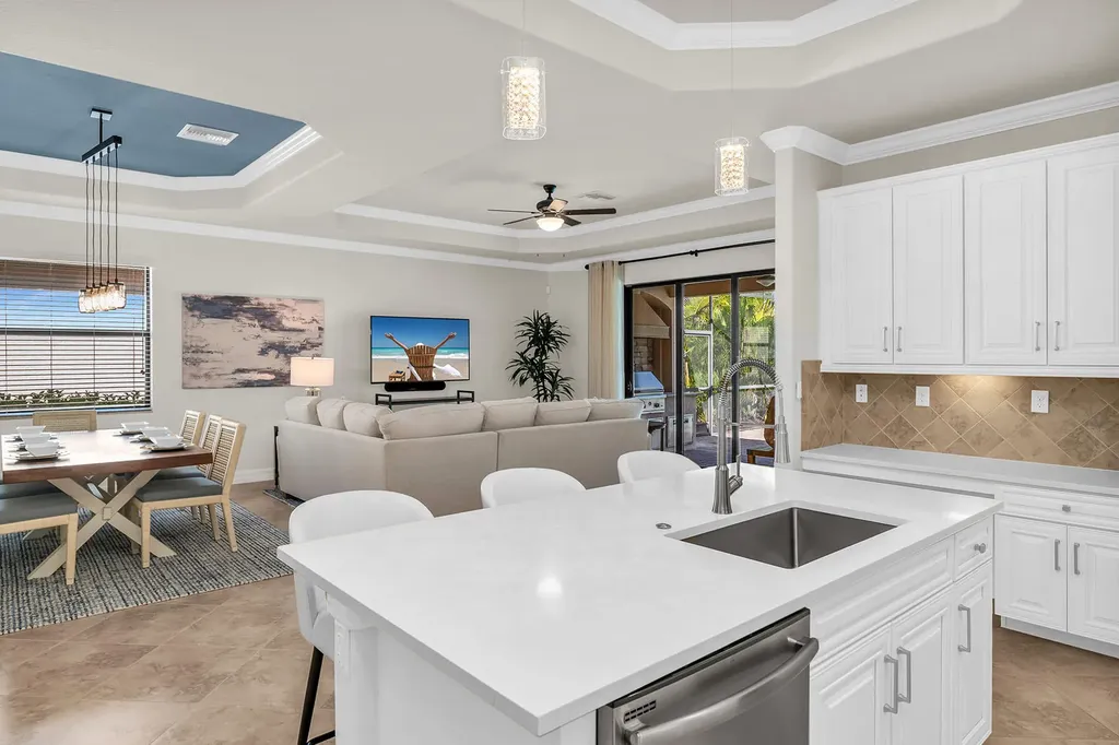 2938 Aviamar Circle Naples FL 34114