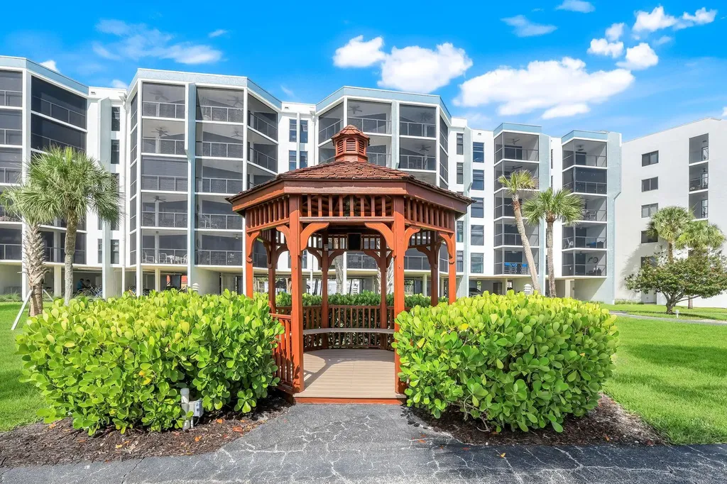 1085 Bald Eagle Drive Marco Island FL 34145