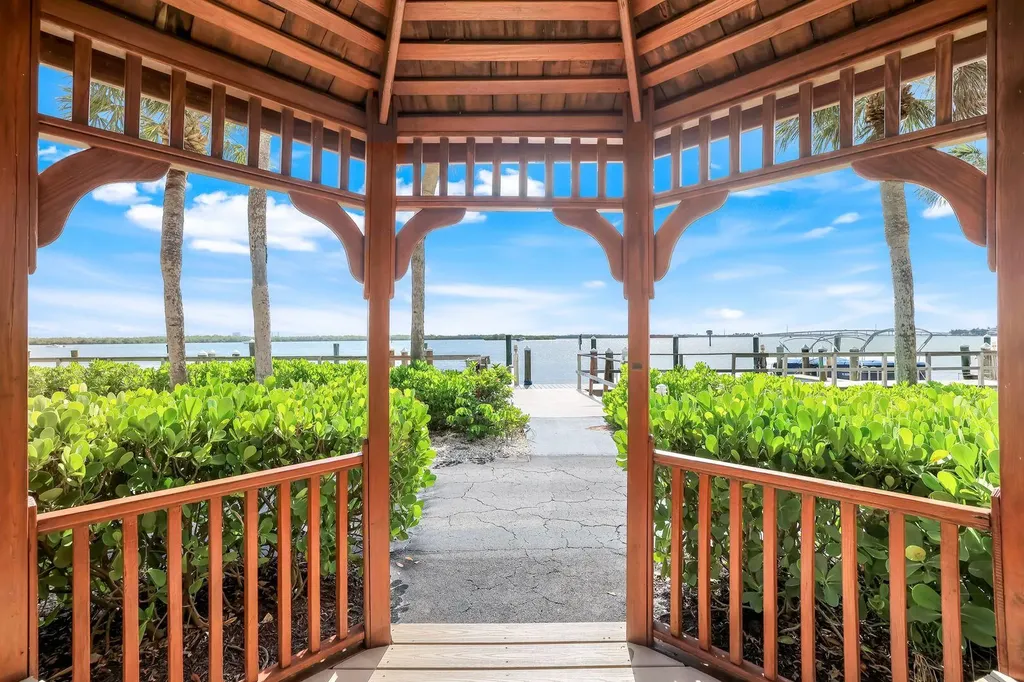 1085 Bald Eagle Drive Marco Island FL 34145