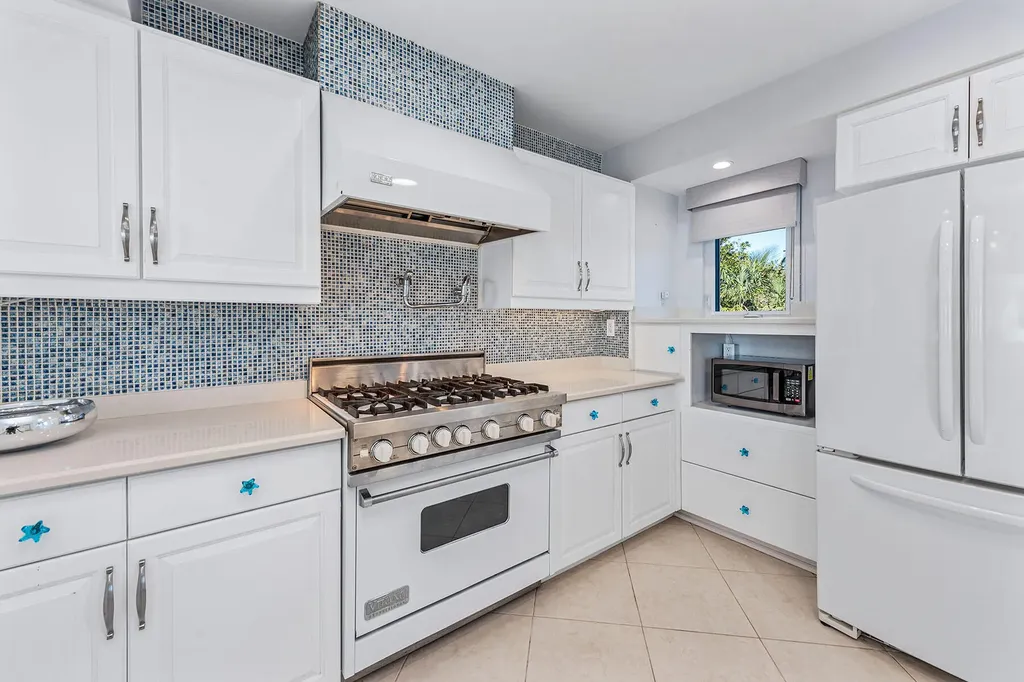 10455 Keewaydin Naples FL 34113