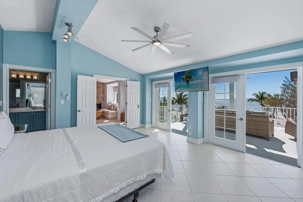 10455 Keewaydin Naples FL 34113