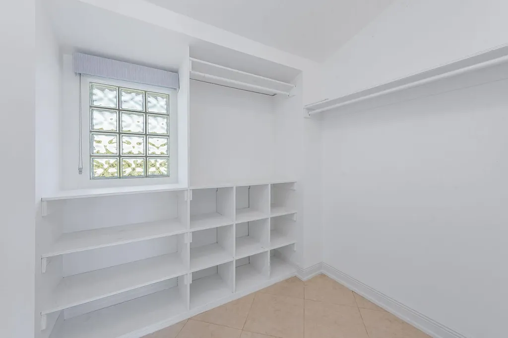 10455 Keewaydin Naples FL 34113