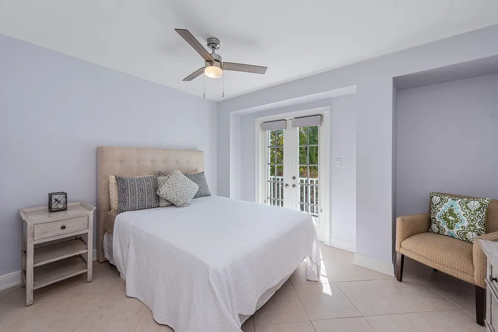 10455 Keewaydin Naples FL 34113